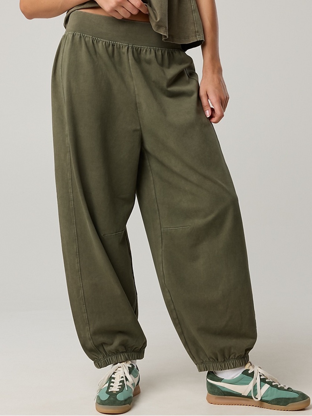 OFFLINE By Aerie OG Cotton Baggy Jogger in festive olive color XS LONG